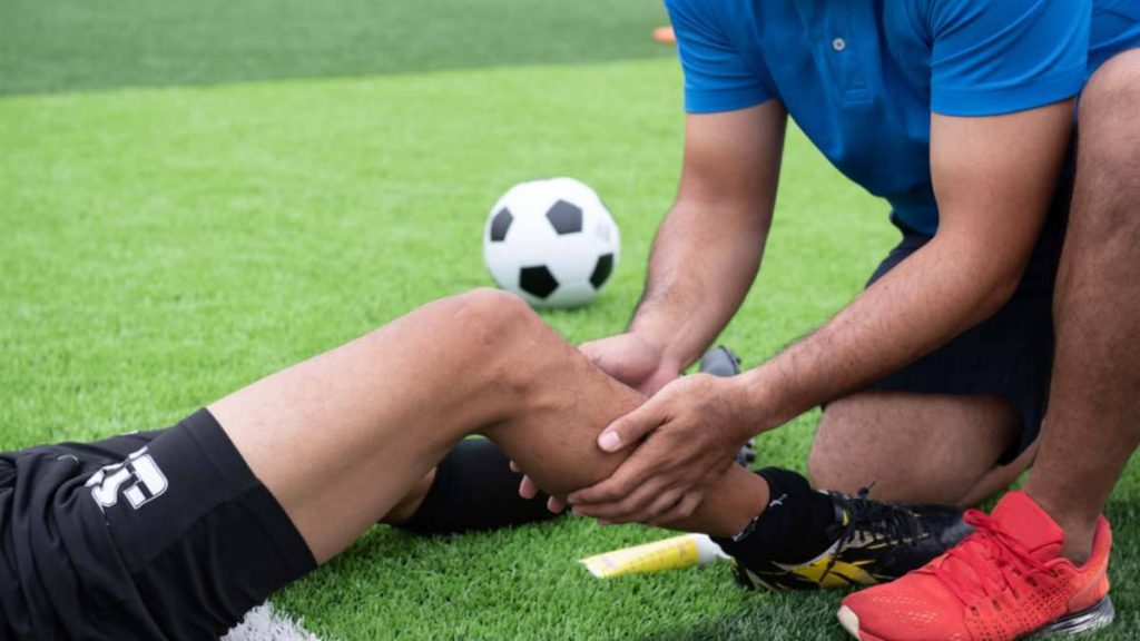 Botas de fútbol y las lesiones  lesiones deportivas y fisioterapia