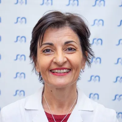 Dra Arja, Ana María