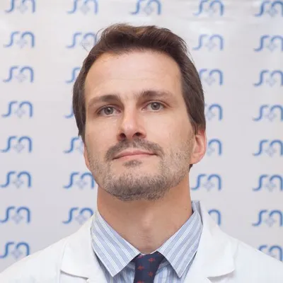 Dr Asinari, Esteban