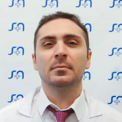 Dr Benavidez, Rodrigo
