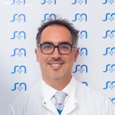 Dr Cadamuro, Gonzalo