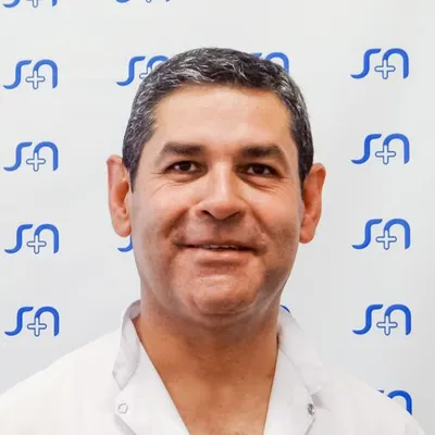 Dr Fernandez, Daniel