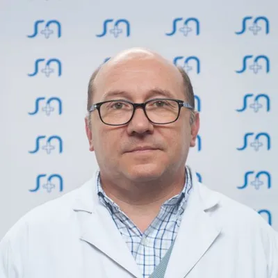 Dr Gonzalez, Tomás