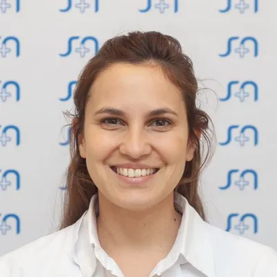 Dr Macedo, Elizabeth del Valle