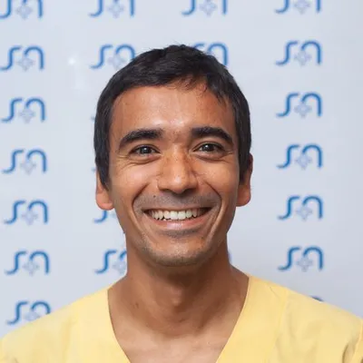 Dr Salas, Marcos