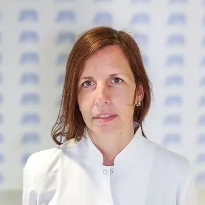 Dra Toselli, Leonor