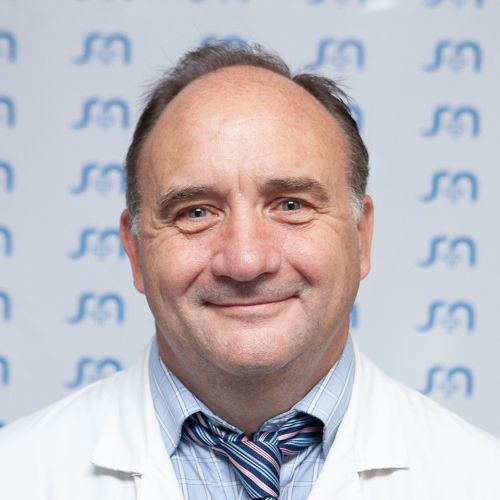 Dr González, Gustavo